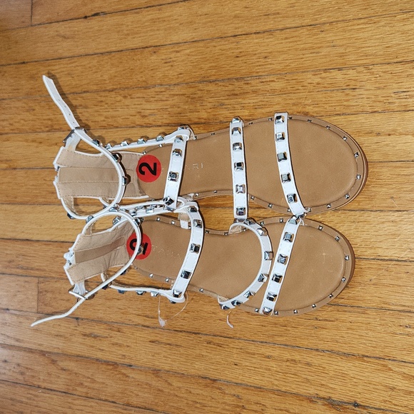 New Tahari sandals - Picture 1 of 4